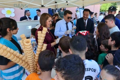 &Ccedil;ocukların dondurma isteğine Vali Ayg&ouml;l kayıtsız kalmadı
