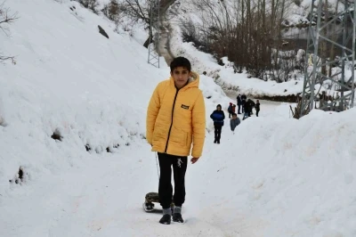 &Ccedil;ocukların kızaklarla kar keyfi
