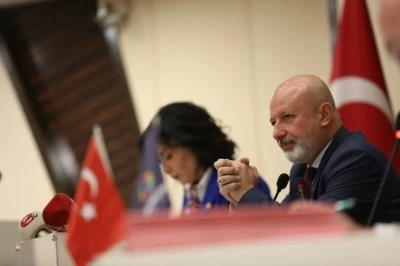 Çolakbayrakdar: &quot;Kimse sahte kahramanlık peşine düşmesin&quot;
