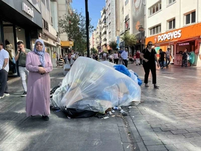 Çöp dağları Karşıyaka’ya uzandı
