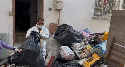 Çöp evde adım atacak yer bulunamadı
