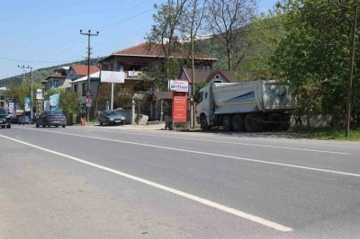 &Ccedil;&ouml;p kamyonu altında kalan kadın hayatını kaybetti
