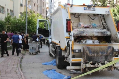 &Ccedil;&ouml;p kamyonunun &ccedil;arptığı yaşlı kadın hayatını kaybetti
