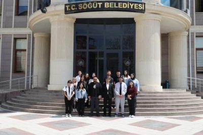 &Ccedil;&ouml;p konteyneri akımına katılan &ouml;ğrenciler Başkan Durgut&rsquo;la buluştu
