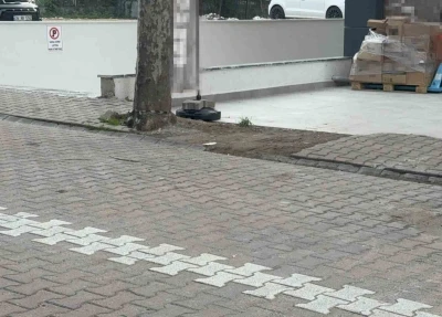 Çöpe atmak için yerden aldığı kargo poşetinin içinden 60 bin dolar çıktı
