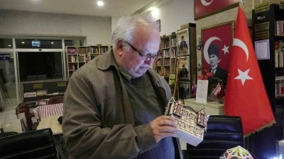 &Ccedil;&ouml;pe gidecek malzemeleri sanata d&ouml;n&uuml;şt&uuml;ren emekli usta tarihi maketlerle yaşatıyor
