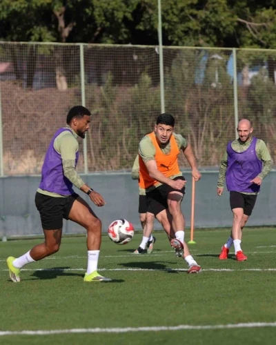 Corendon Alanyaspor, G&ouml;ztepe ma&ccedil;ı hazırlıkları s&uuml;rd&uuml;rd&uuml;
