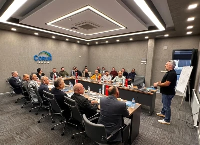 Çoruh EDAŞ’tan ilçe yöneticilerine etkili iletişim ve beden dili eğitimi
