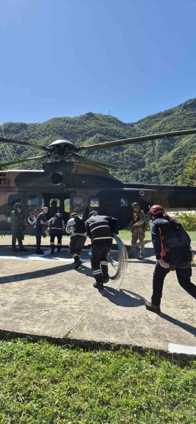 Çoruh Edaş’tan sel felaketinin yaşandığı Artvin’in dağ köylerine helikopterle müdahale
