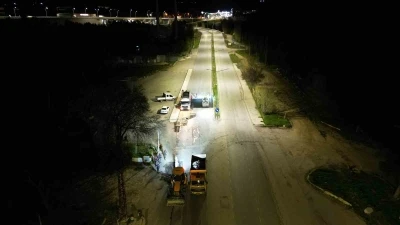 &Ccedil;orum Belediyesi&rsquo;nde gece mesaisi: Gece onarılan yol sabah trafiğe a&ccedil;ıldı
