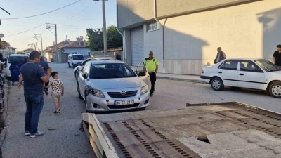 &Ccedil;orum&rsquo;da alkoll&uuml; s&uuml;r&uuml;c&uuml; park halindeki 4 araca &ccedil;arptı: 175 bin lira ceza yedi
