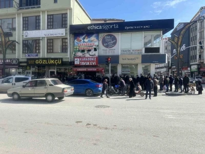&Ccedil;orum&rsquo;da balık&ccedil;ı baba ve oğlu 100 kasa &uuml;cretsiz balık dağıttı
