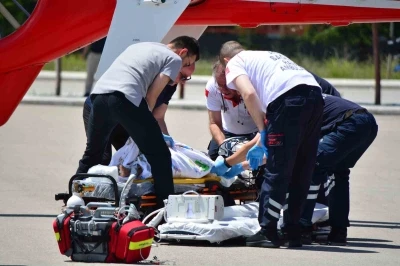 &Ccedil;orum&rsquo;da balkondan d&uuml;şen &ccedil;ocuk ağır yaralandı, ambulans helikopterle Ankara&rsquo;ya sevk edildi
