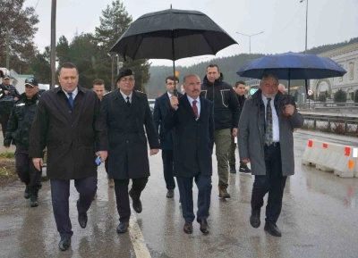 &Ccedil;orum&rsquo;da bayram &ouml;ncesinde trafik denetimleri arttırıldı: Vali &Ccedil;algan ve Başkan Aşgın&rsquo;dan s&uuml;r&uuml;c&uuml;lere uyarı
