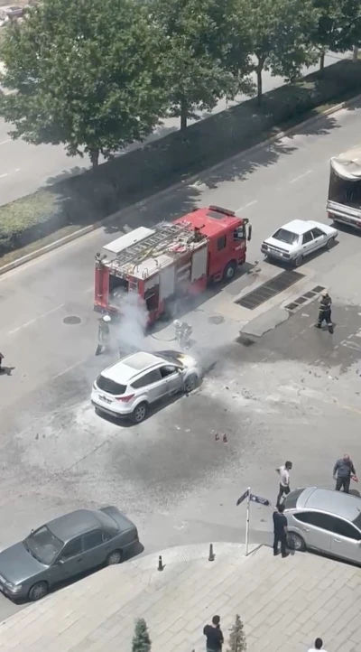 &Ccedil;orum&rsquo;da cipte &ccedil;ıkan yangını vatandaşlar ve polis s&ouml;nd&uuml;rd&uuml;
