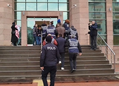 &Ccedil;orum&rsquo;da evlerden ziynet eşyası &ccedil;alan 4 hırsızlık ş&uuml;phelisi su&ccedil;&uuml;st&uuml; yakalandı
