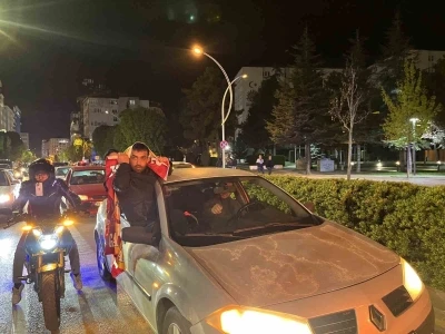 &Ccedil;orum&rsquo;da Galatasaray taraftarları derbi galibiyetini kutladı
