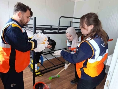 &Ccedil;orum&rsquo;da hortumun vurduğu k&ouml;ylerde afetzedeler i&ccedil;in yaşam konteynerleri kuruldu
