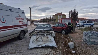 &Ccedil;orum&rsquo;da iki otomobil &ccedil;arpıştı: 1 yaralı
