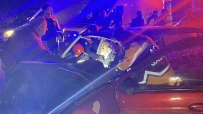 &Ccedil;orum&rsquo;da iki otomobil &ccedil;arpıştı: 8 yaralı
