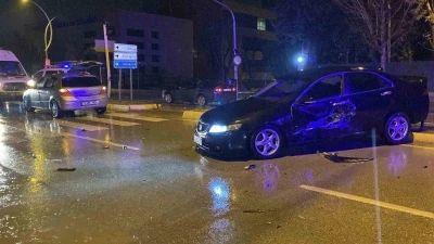 &Ccedil;orum&rsquo;da iki otomobil &ccedil;arpıştı: Anne ve oğlu yaralandı
