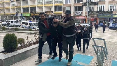 &Ccedil;orum&rsquo;da iş yerlerine silahlı saldırı d&uuml;zenleyen 8 kişi g&ouml;zaltına alındı
