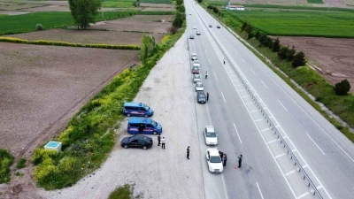 &Ccedil;orum&rsquo;da jandarma ekiplerinin bayram tedbirleri s&uuml;r&uuml;yor
