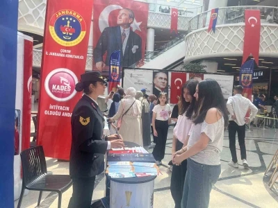 &Ccedil;orum&rsquo;da Jandarma stantlarına vatandaşlardan b&uuml;y&uuml;k ilgi
