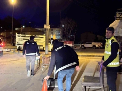 &Ccedil;orum&rsquo;da kaldırım işgaline gece denetimi
