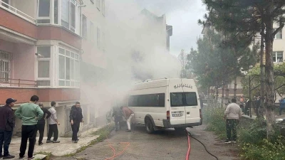 &Ccedil;orum&rsquo;da kamelyada &ccedil;ıkan yangın ara&ccedil;lara sı&ccedil;radı
