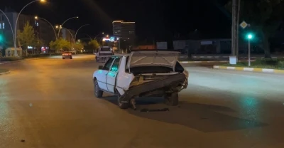 &Ccedil;orum&rsquo;da kazaya karışan s&uuml;r&uuml;c&uuml; aracını bırakıp ka&ccedil;tı
