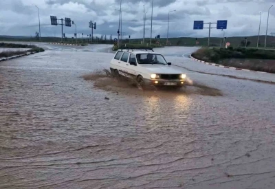 &Ccedil;orum&rsquo;da kuvvetli sağanak su baskınlarına sebep oldu
