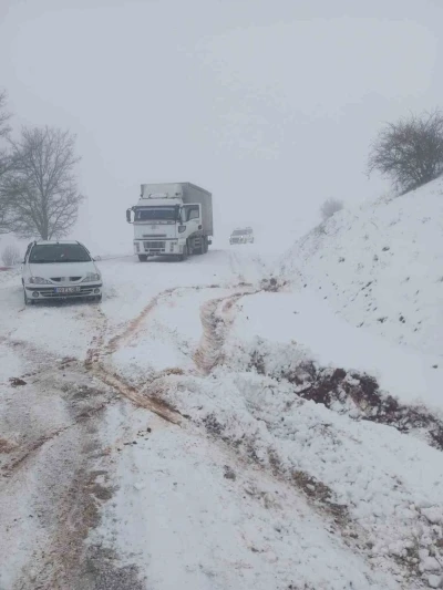 &Ccedil;orum&rsquo;da mahsur kalan ara&ccedil;lar i&ccedil;in ekipler seferber oldu
