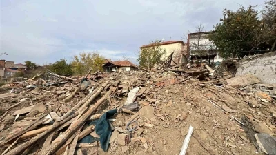 Çorum’da metruk bina çöktü
