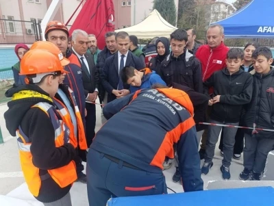&Ccedil;orum&rsquo;da &ouml;ğrencilere deprem eğitimi
