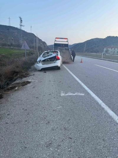 &Ccedil;orum&rsquo;da otomobil dereye devrildi: 4 yaralı
