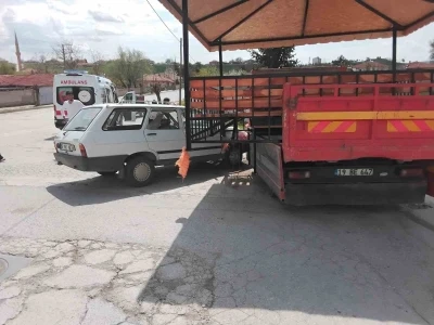 &Ccedil;orum&rsquo;da otomobil ile kamyon &ccedil;arpıştı: 1 yaralı

