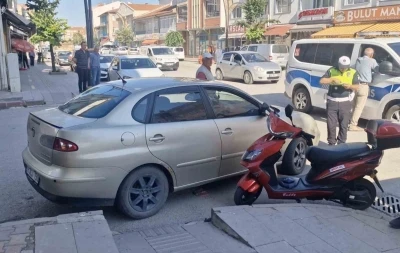 &Ccedil;orum&rsquo;da otomobil ile motosiklet &ccedil;arpıştı: 2 yaralı
