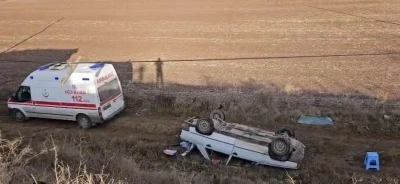 &Ccedil;orum&rsquo;da otomobil tarlaya u&ccedil;tu: 2 yaralı
