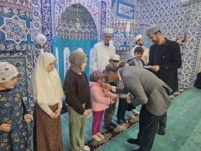 &Ccedil;orum&rsquo;da Ramazan&rsquo;ın ilk teravih namazında &ccedil;ocuklar camide buluştu
