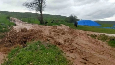 &Ccedil;orum&rsquo;da sağanak etkili oldu: Dereler taştı, tarım arazileri su altında kaldı
