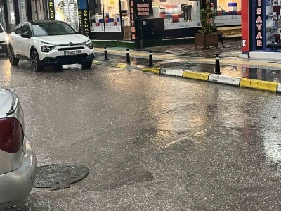 &Ccedil;orum&rsquo;da sağanak hayatı olumsuz etkiledi
