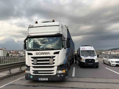 &Ccedil;orum&rsquo;da tırla otomobil &ccedil;arpıştı: 1 yaralı
