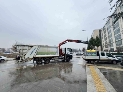 &Ccedil;orum&rsquo;da yeni &ccedil;&ouml;p konteynerleri yerleştirilmeye başlandı
