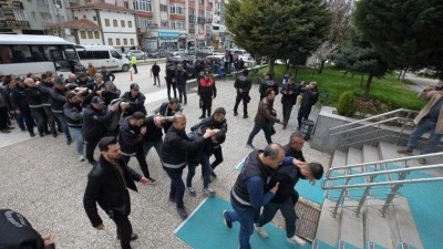 &Ccedil;orum merkezli 5 ilde "Miami su&ccedil; &ouml;rg&uuml;t&uuml;" operasyonu! 21 ş&uuml;pheli tutuklandı