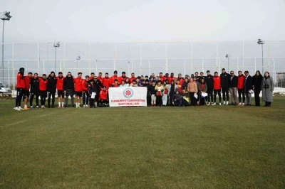 C&Uuml; Vakfı Okulları, Yiğidoları antrenmanda ziyaret etti
