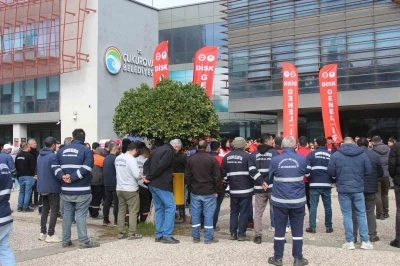&Ccedil;ukurova Belediyesi&rsquo;nde kriz: İş&ccedil;iler alacakları i&ccedil;in eylem yaptı
