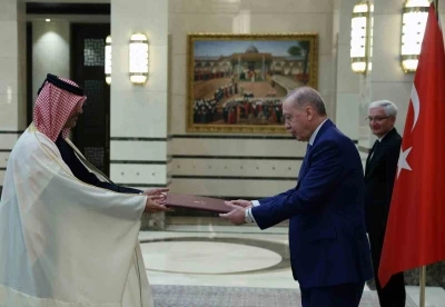 Cumhurbaşkanı Erdoğan&rsquo;a 3 &uuml;lkenin b&uuml;y&uuml;kel&ccedil;isinden g&uuml;ven mektubu
