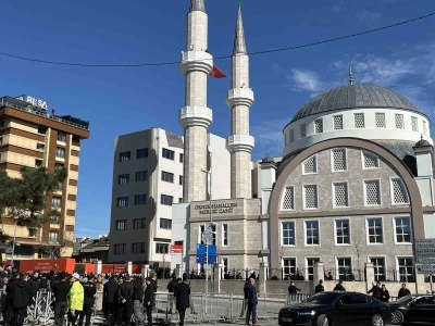 Cumhurbaşkanı Erdoğan, cuma namazını Ataşehir&rsquo;de eda etti
