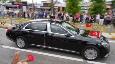 Cumhurbaşkanı Erdoğan Edirne&rsquo;de karanfillerle karşılandı
